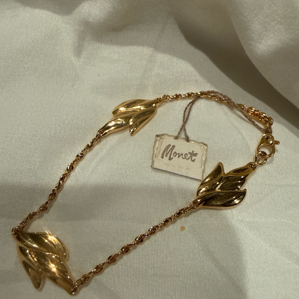 Vintage NWT Monet Gold Tone Leaf Link Bracelet – 1970s Designer Costume Jewelry